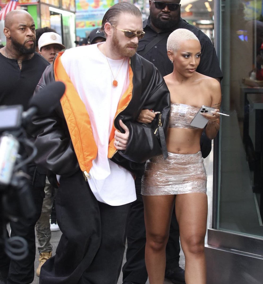 TheKittensRoom's tweet photo. Doja Cat spotted in New York in new Instagram post! 😍 https://t.co/RQyxovOcRF