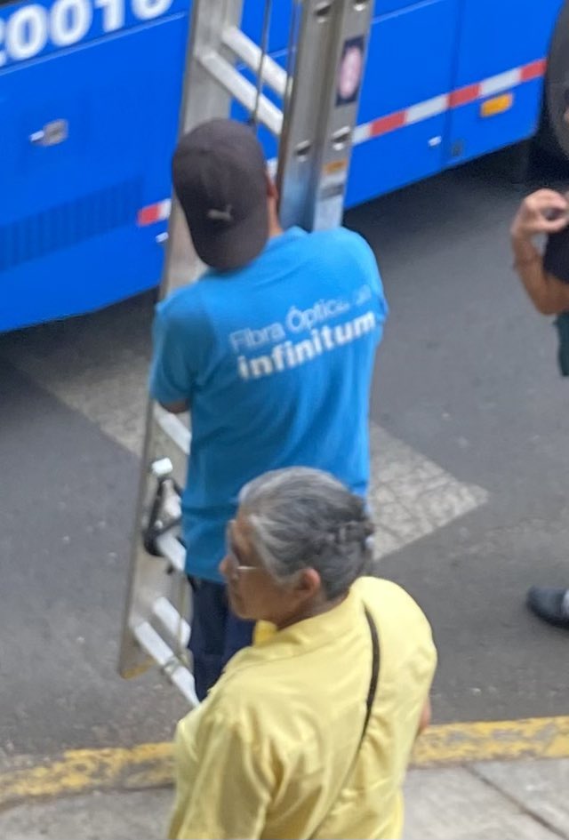 MiltonPartida's tweet photo. Pues al trabajador de a pie, el que da la cara ante las ineficacias de otras áreas, es al qué hay que agradecerle y sí, darle pal chesco. Qué onda #telmex #infinitum @TELMEXSoluciona cuánto me van a bonificar de la semana que estuve sin servicio??? https://t.co/X7878UqGyS
