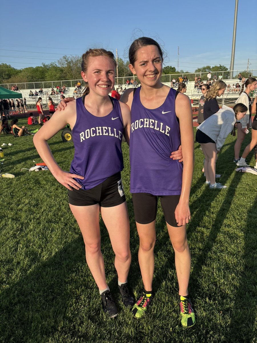 LadyHubs_Track's tweet photo. Rose places 2nd in conference in the JV 1600m 🥈 &amp; Annaliese places 3rd🥉 https://t.co/6SE3syirNP