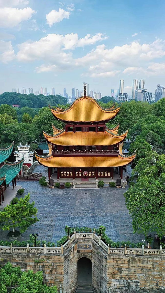 中国四大名楼之一湖南岳阳楼 Yueyang Tower, Hunan Province, one of China's four famous buildings #travel