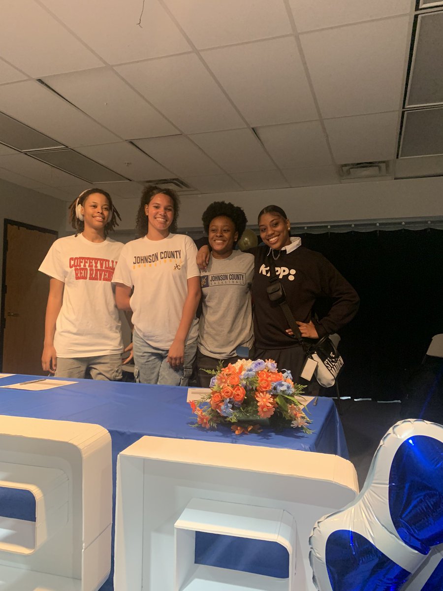 BasketballKtup's tweet photo. Signing day at KIPP Tulsa for the Lady Bulldogs! Congrats Ladies! @Heaven17645888 @thebrieeze https://t.co/fmhhKZewHM