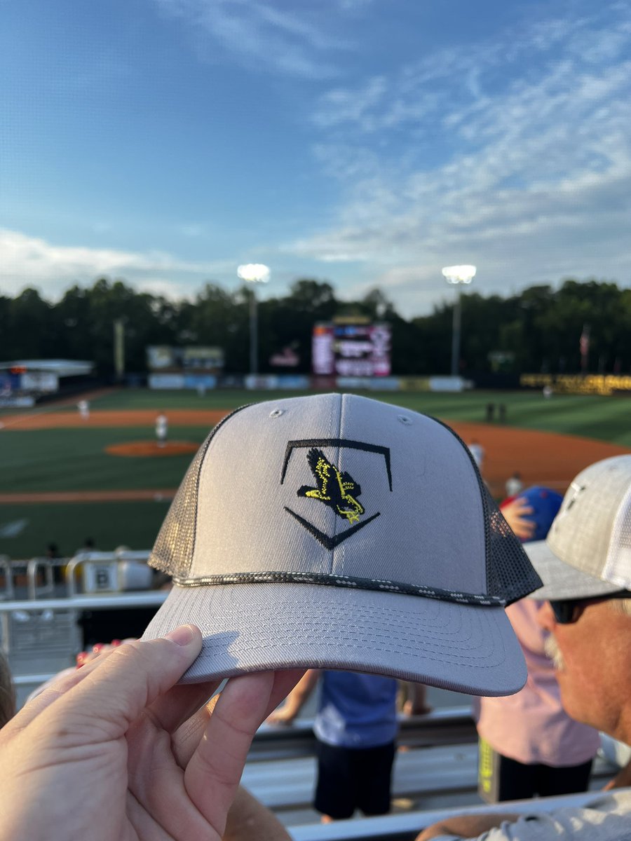 chuckles_13's tweet photo. Shout out to @eagles_attack for the new hat!  Message him and tell him you wanna order 100! https://t.co/pD5G6MOCqC