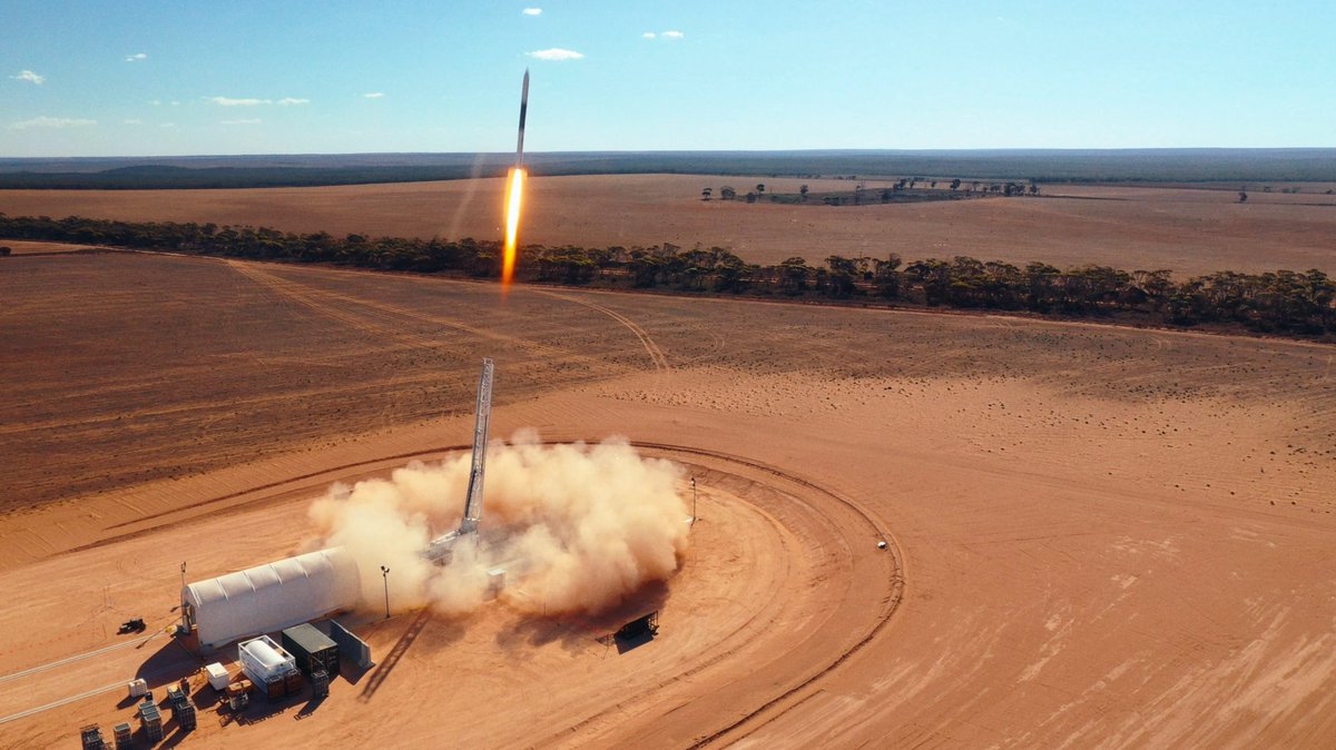 #LightThisCandle! 🚀 Congratulations from our embassy staff here in South Australia to the German rocket manufacturer startup @HyImpulseTech for the successful launch of a hybrid parrafin rocket #SR75 at @SouthernLaunch. Watch the launch video here: 👉deutschland.de/en/news/succes…