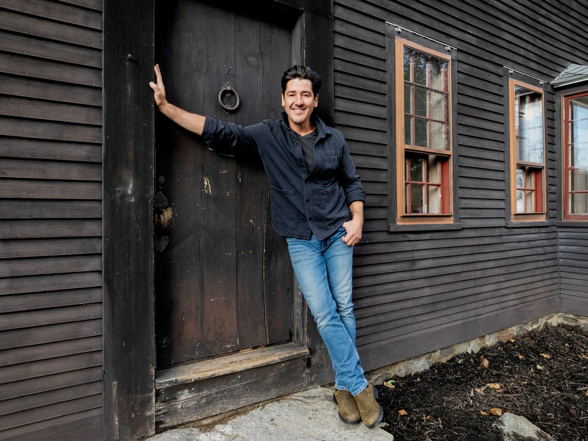 Ever wonder how Jonathan Knight went from @NKOTB teenage heartthrob to rugged #FarmhouseFixer? 🔥 We sat down with Jon to get the full story. >> hg.tv/3xXcd2a