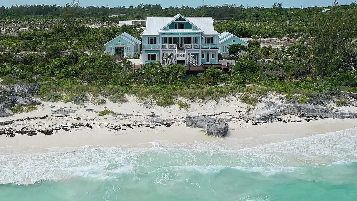 #CARIBBEAN -  A new luxury resort is coming to #thebahamas this summer🏝️ Discover paradise at The #OSPREY resort. Beachfront luxury awaits! 
bit.ly/4aYmj1i
#hotelnews #travelnews