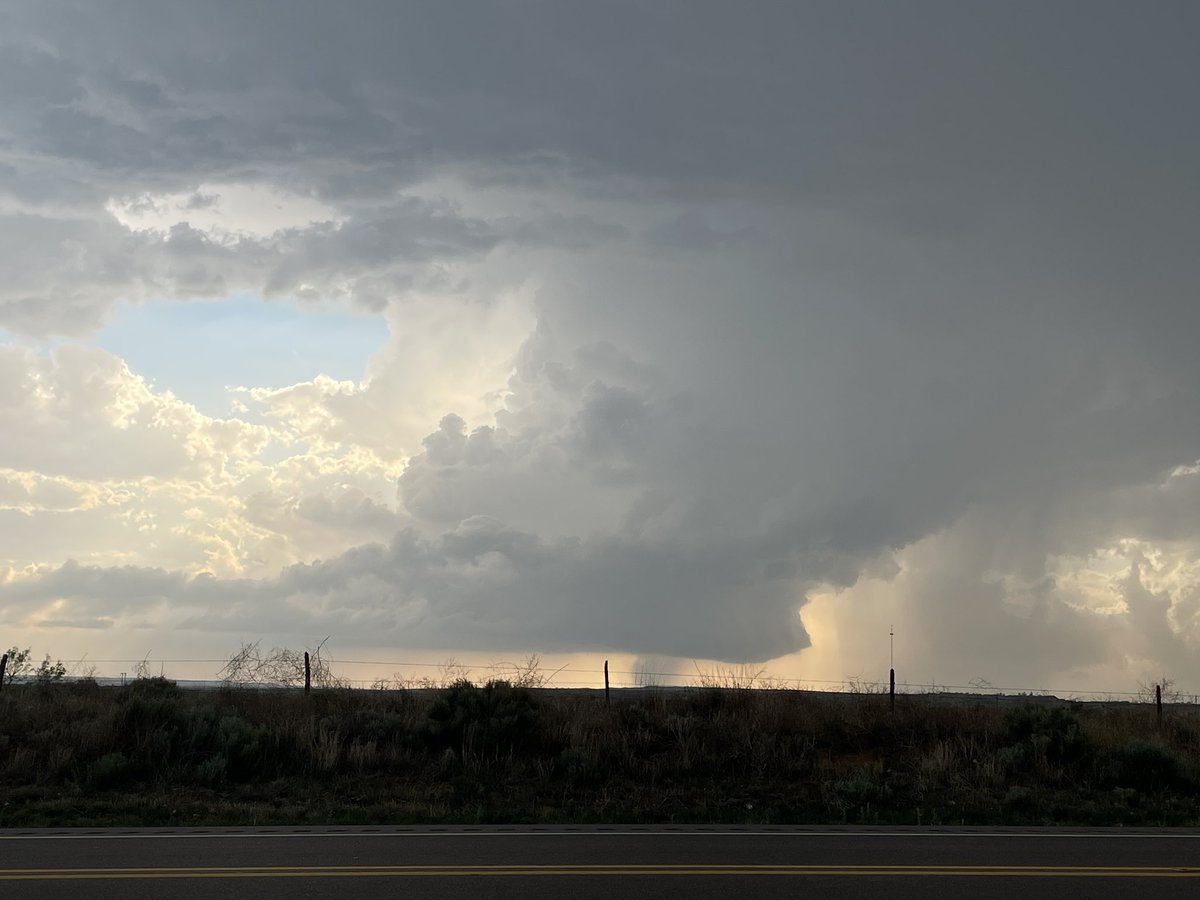 DalhartWX's tweet image. 10 miles south of #Channing looking west at 2nd storm approaching 7pm #phwx #txwx @NWSAmarillo