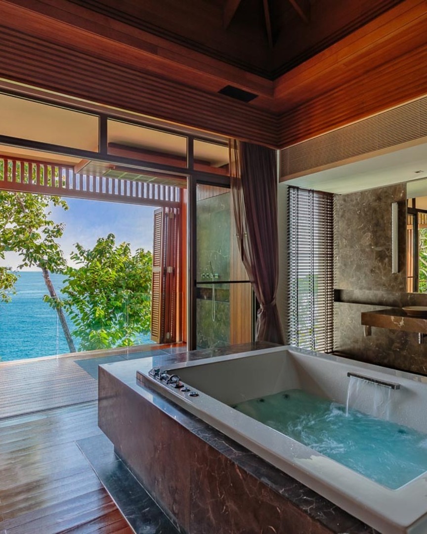 This blissful bathroom is just one of the things we love about this palatial #Phuket villa.
 
Click the link in our bio for a full villa tour.

#thailand #phuketvilla #amazingplaces #luxuryworldtraveler #forbestravelguide #beautifulplaces #ministryofvillas instagr.am/p/C6hpF08Pw16/
