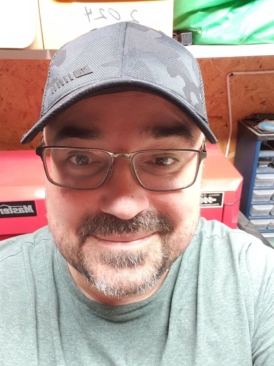 The_Brian_Life's tweet photo. Post a picture of you in a hat. 🤣
#SelfiePro https://t.co/4JNAUXzuEc