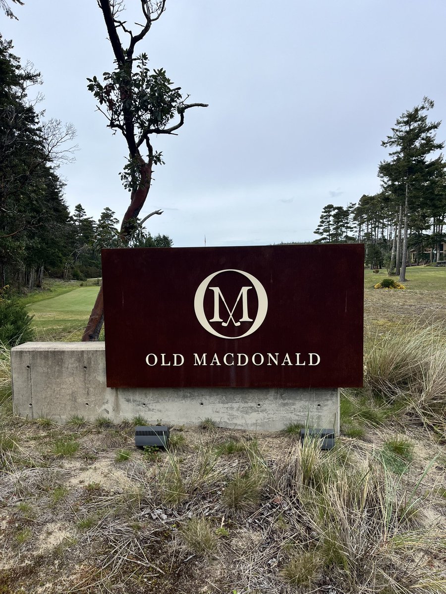 So yesterday I did a thing…had an unbelievable day celebrating the 25th anniversary of @BandonDunesGolf at Old Mac. First time there and it was amazing.