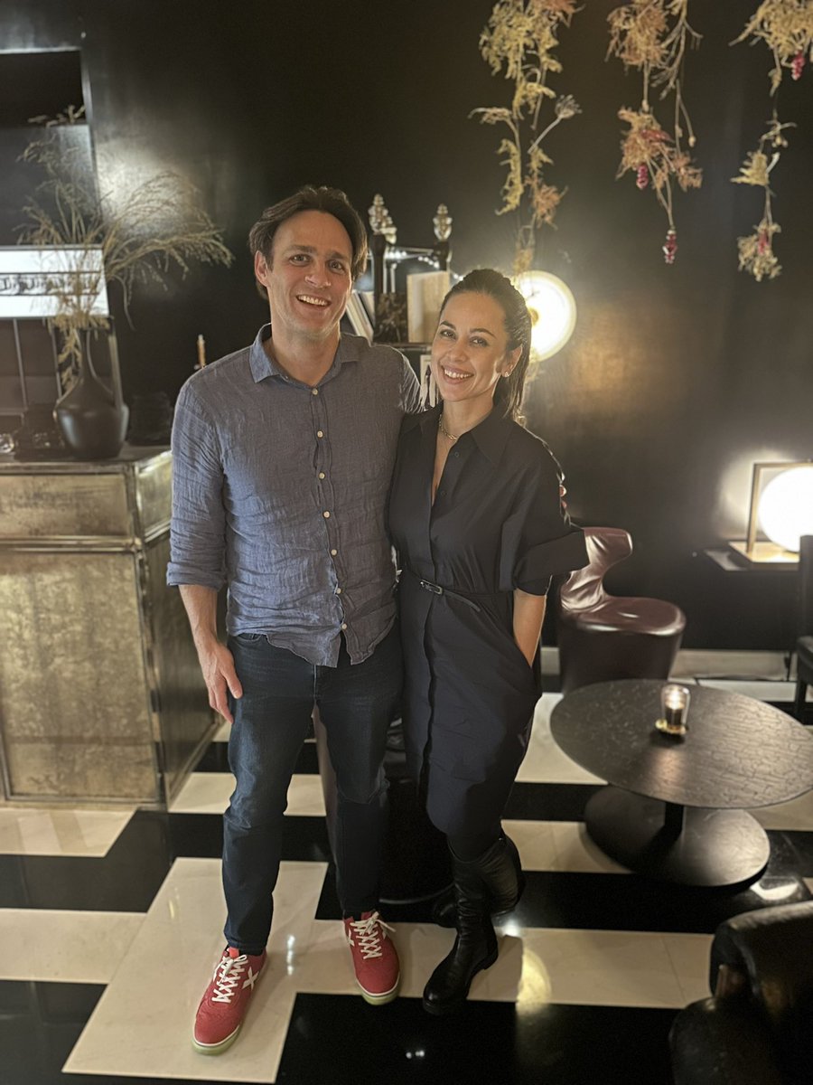 Gina_Landinez_'s tweet photo. Serendipitous catch up session with @AaronFrittsMD #wheninParis https://t.co/eL3G8yw00P
