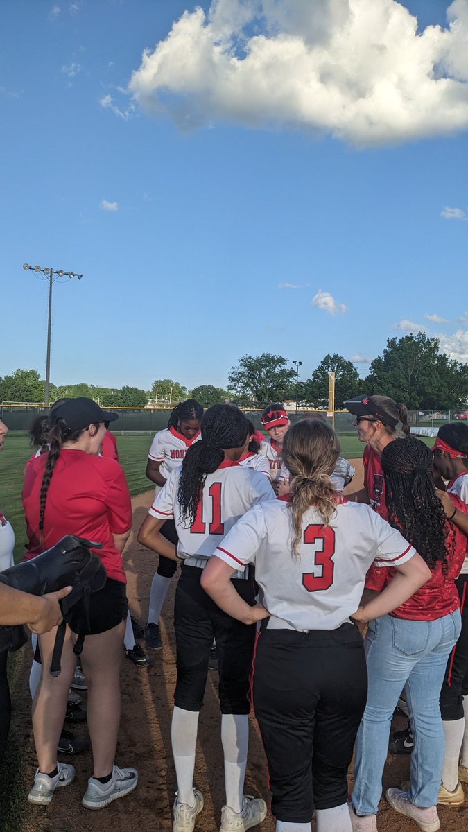 Softball final Northside 11, Springdale 6 @NLB_Softball rally down 5 to clinch state tournament berth! Eden Davis (4 RBI, 2 2B), Addison Foster (3 RBI, HR) and Mallory Craig (W, 4 Ks, retired final 6 in order) with big nights #PrepRally #ARpreps