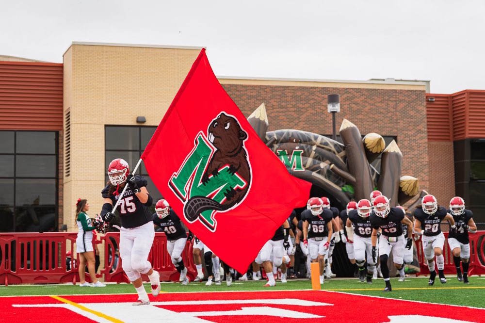 After a great conversation with coach @Coach_Garnett7 I have received my first offer to play football at the next level at Minot State @MSUBeaversFB @SpankOA