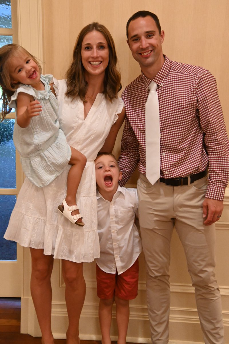 ACraft4's tweet image. What an amazing day yesterday… the end of a long, unusual journey to becoming Dr. Craft!
Grateful to so, so many that helped along the way. Residency, here we come!