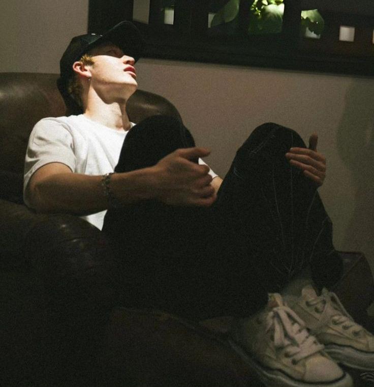 Alm_Domi's tweet photo. @dreamhrol 
Christopher Bangchan, SKZ

" Get your sparkle on. Show this world where you belong " https://t.co/LrHY9c0YwN