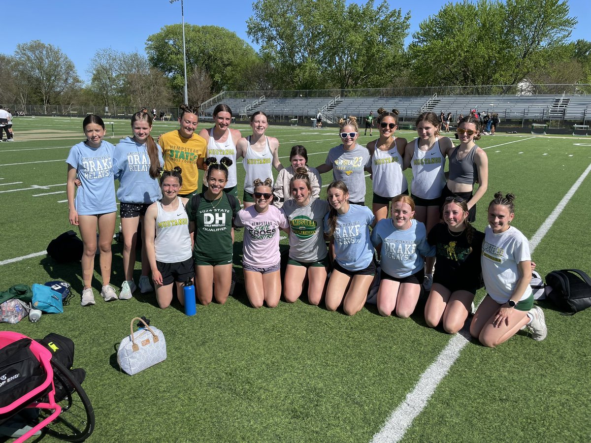 HHSLadyStangsTF's tweet photo. Mustangs take 🥈at MVC Valley Conference.
Julia Gehl is MVC Valley Athlete of the Year 💚🐴💛 https://t.co/5PaLqwWxGn