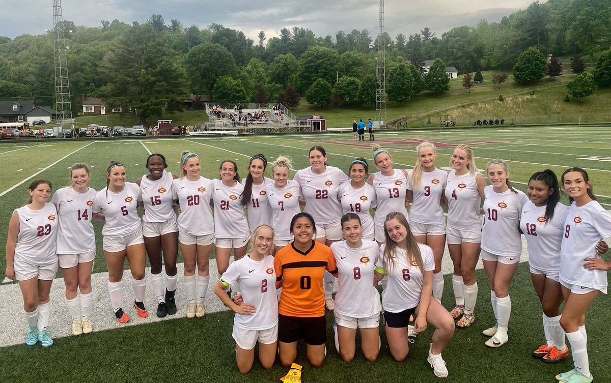 Graham 5
Galax 0

Ella Dales ⚽⚽⚽⚽
Francesca Edwards ⚽

Assists by-
Cadence Owen
Sophie Scarberry 
Ireland Hart 

Shutout by Nathaly Du and the defense. 4 games/4 wins for the week.  

#GrahamPride