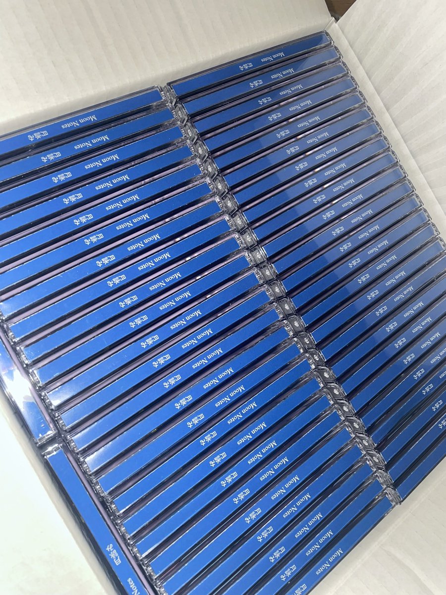 moonnotes_kaory's tweet image. 𝗠𝗼𝗼𝗻 𝗡𝗼𝘁𝗲𝘀 𝟭𝘀𝘁 𝗔𝗹𝗯𝘂𝗺 【月詠み】💿㊗️

ついに本日発売！
13曲＋ボーナストラック　
全14曲収録　¥3000- tax in

✅ こちらからご購入できます👇
moonnotes.base.shop/items/85862496

愛と感謝を込めて！
あなたの人生のサントラになりますように

Moon Notes🌙Satoshi &amp;amp; Kaory