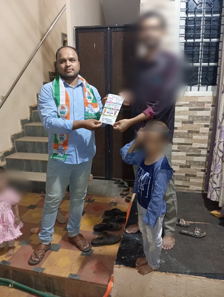 SyedSohail37097's tweet photo. door to door lok sabha election's campaign and distributed Guarantee cards in #wardno.19 #basavakalyan #BIDAR #Karnataka
ವಾರ್ಡ್ ನಂ.19 #ಬಸವಕಲ್ಯಾಣ #ಬೀದರ್
@MLCvijaysingh @SagarKhandre12 @eshwar_khandre @RahimKhan_ @DKShivakumar @siddaramaiah @malikarjunkharge @RahulGandhi https://t.co/bCc2o41gS2