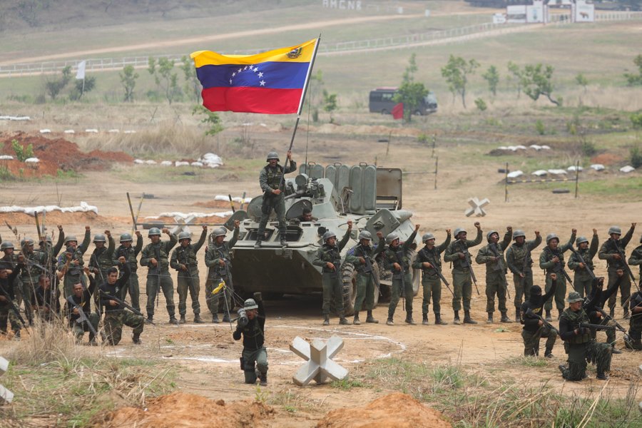 Presidente Maduro visita el Periodo de Campo y Maniobras de Campaña UMBV 2024 «El Esequibo es Nuestro» lc.cx/GsT7Nk #VenezuelaCalorPatrio