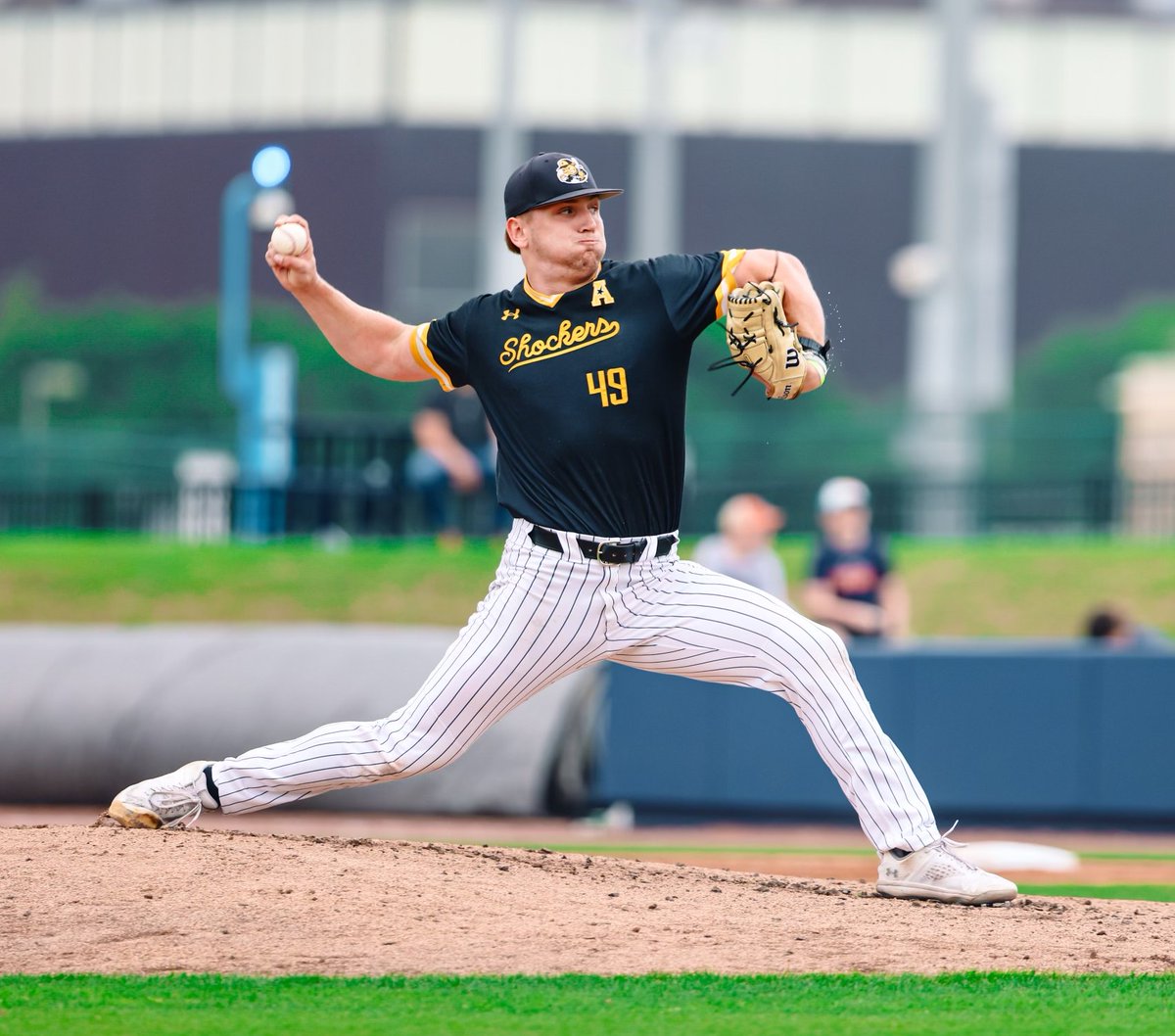GoShockersBSB's tweet photo. Tommy Too Tough.

Eight strikeouts and four zeroes for 49.

E4 | 🌾1, 🟠 0 https://t.co/WiezjA3ll6