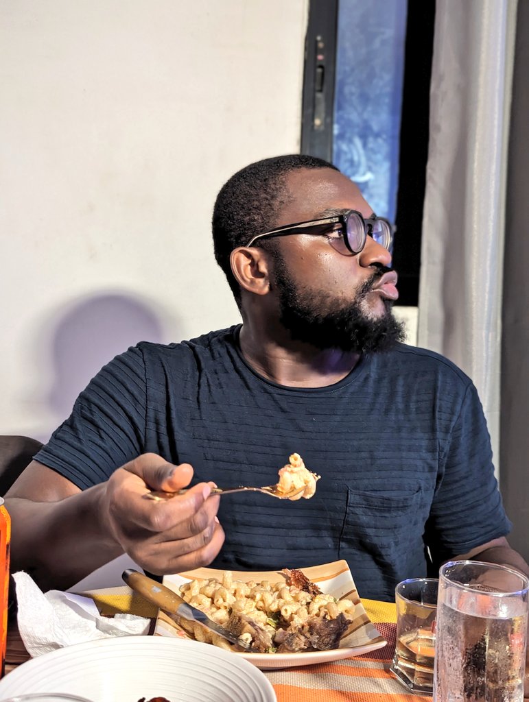 MONJ21's tweet photo. C'est mon anniversaire! #ZigZigZig 🎆🤟🏾🇨🇲 https://t.co/csWNbMjk1P