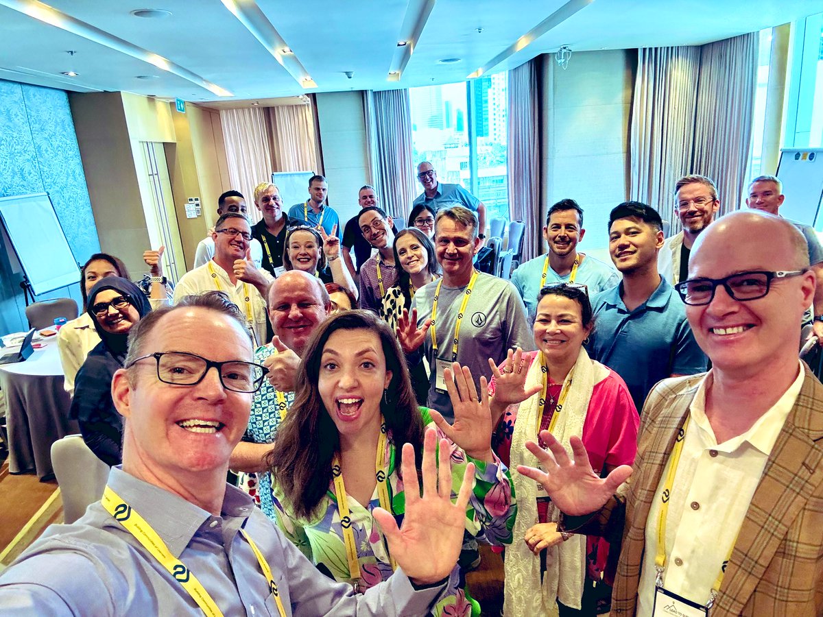 I had a great bunch in my AI for School Leaders session here at the Lead to Succeed conference! @4_zero_7 @21cli #L2S #edleadership #schoolleadership #professionaldevelopment #professionallearning