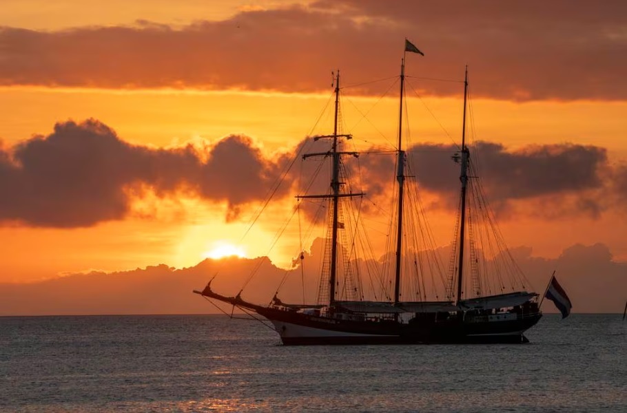 GInmediato's tweet photo. Expedición científica en #Galápagos: tataranieta de Charles Darwin consta entre quienes harán investigación en el archipiélago https://t.co/mRi3YKYs7V @eluniversocom https://t.co/FXKEsF2kHK