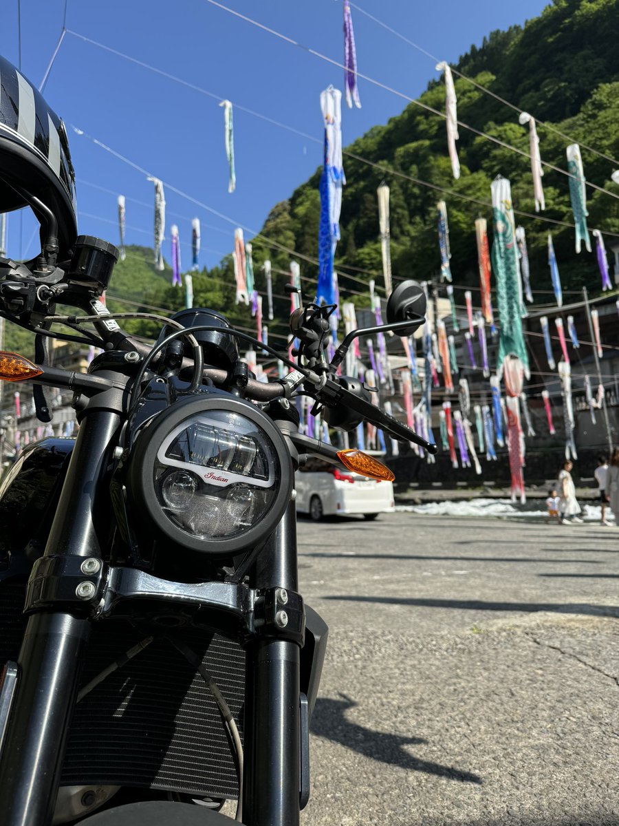 nao9529's tweet photo. 杖立温泉の鯉のぼり。

圧巻です。 https://t.co/iYx4FYc7IT