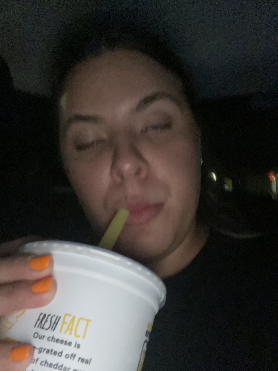 nenenessaa's tweet photo. drinking a strawberry sprite the size of my head I love del taco 4ever https://t.co/bDoib6kvJ8