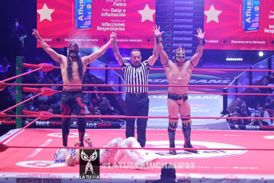 LaTijeraLucha's tweet photo. Poderosa forma de iniciar hostilidades en la #MéxicoCatedral, los nuevos valores del #CMLL #Draego y #Persa lograron terminar con los embates de #AstroBoyJr y #RayoMetálico en una dinámica batalla que da inicio al #ViernesEspectacular de #ArenaMexico...
#latijeraluchalibre https://t.co/J6Afr72Jv1