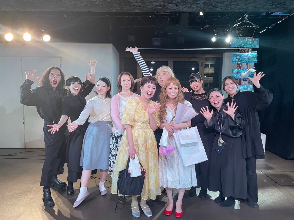 Elite_2024_'s tweet photo. Elite『人魚姫』『階段を半分降りたところ』
いよいよ折り返しします！！
昨日はアフターライブの回でした！

今日、明日は当日券も出ます！！
お子さんのご観劇も可能です！
上演時間は1時間10分程です。
ご来場お待ちしています。

チケットお申し込み
https://t.co/rFrjFRRTqv https://t.co/qZcOXnNjjT