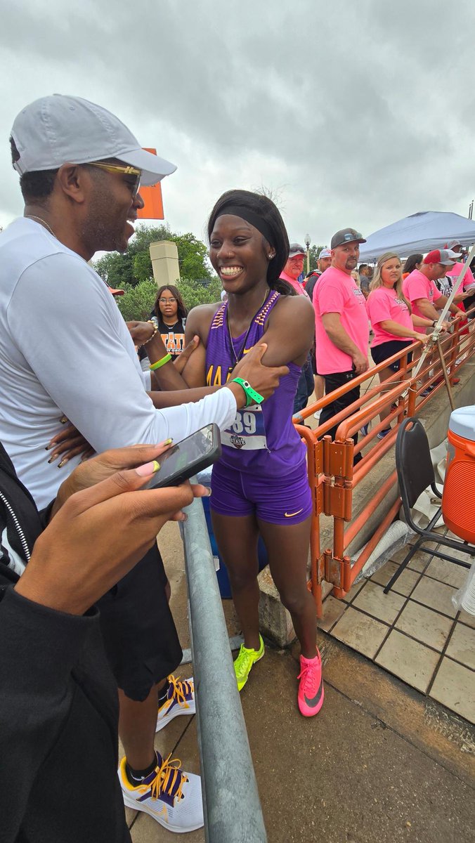 Congratulations to Keundra Wilson on becoming the Girls’ 100m 2A state champion! This is how we do it in @MarlinISDTX! I can’t express how proud I am of her! ❤️🥇 #GoldenStandard #CommittedToExcellence