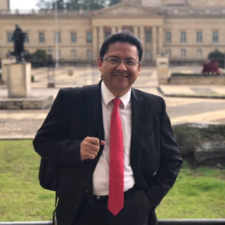 DAJEBA's tweet photo. No solamente deberá rectificar en un término perentorio sobre informe que involucró al gerente liquidador de Ferticol, Juan Carlos Sierra Ayala (foto), sino que obliga a Vanguardia Liberal a entrevistarlo, así lo ordenó Juzgado Primero Laboral del Circuito de Barrancabermeja. https://t.co/FzVpqcXzwu