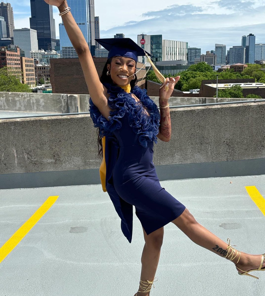 TheMostOf_Mo's tweet photo. OH! WE MASTER’D IT BOO👩🏽‍🎓👩🏽‍🎓🥳 https://t.co/021gy6cq1s