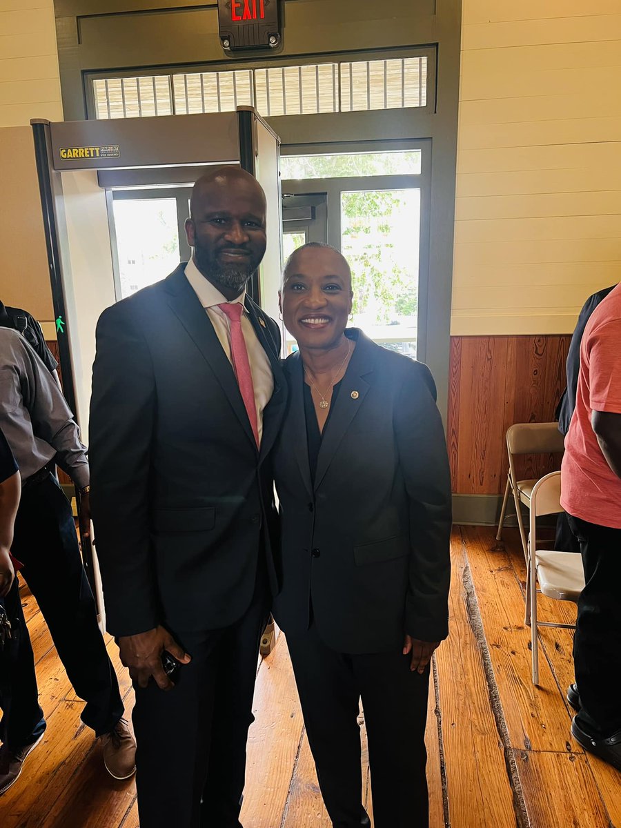 It was a pleasure meeting U.S. Senator Laphonza Butler today during her visit to Magnolia, MS. I look forward to working with her in the future. #TyPinkinsForUSSenate @SenatorLaphonzaButler @LaphonzaB