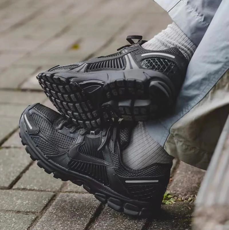 Nike Zoom Vomero 5 'Triple Black' on sale for $129 + shipping 🖤 Link -> bit.ly/44jTji6