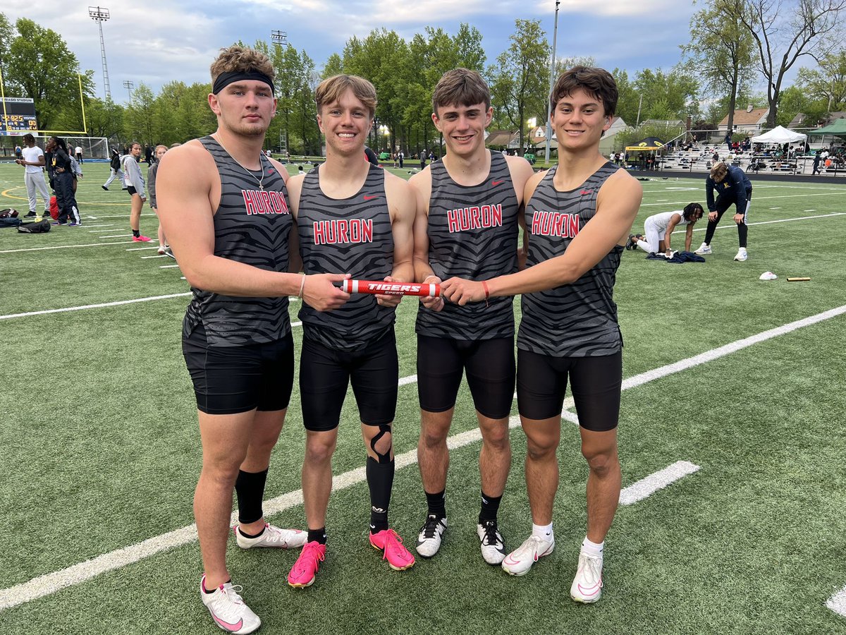 How bout them Tigers?! Not only did this little school come away with a 4x200 victory, they did it with a new meet record of 1:27.16, the 2nd fastest time in school history! 🐯⚡️🐯 @RegisterSports @BCSNErie @OHMileSplit