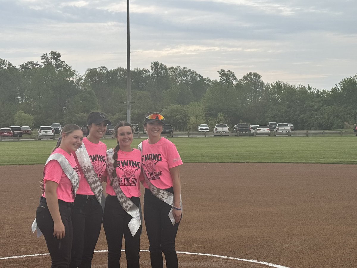 Celebrating our Bradley softball Seniors this evening! Great group of athletes! 🐆🥎