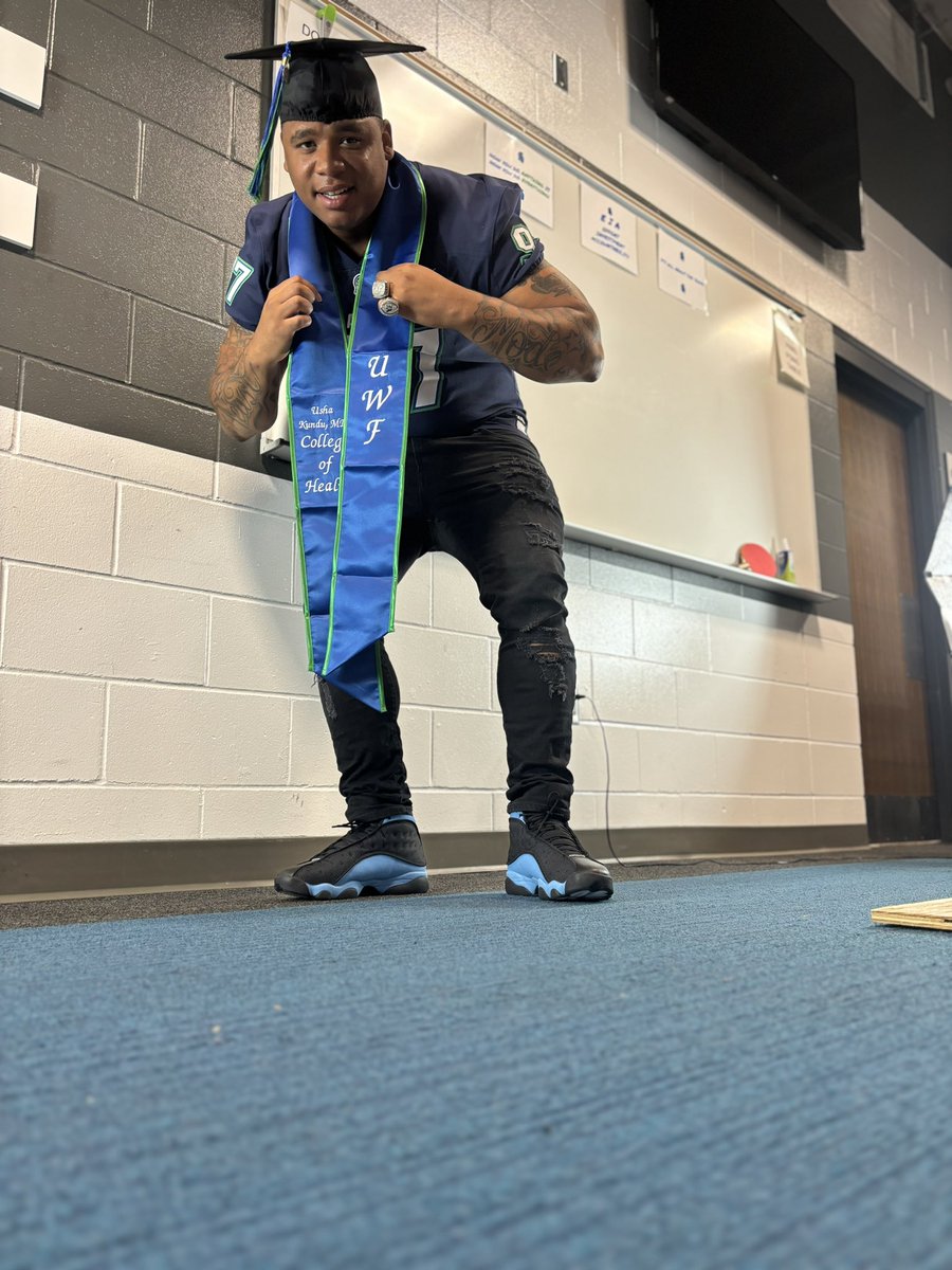 Deshawnwilson97's tweet photo. Big day tomorrow!🫡 I’m graduating and showing my daughter whatever you start you finish 🙏🏽! https://t.co/fSjKjYxEQy