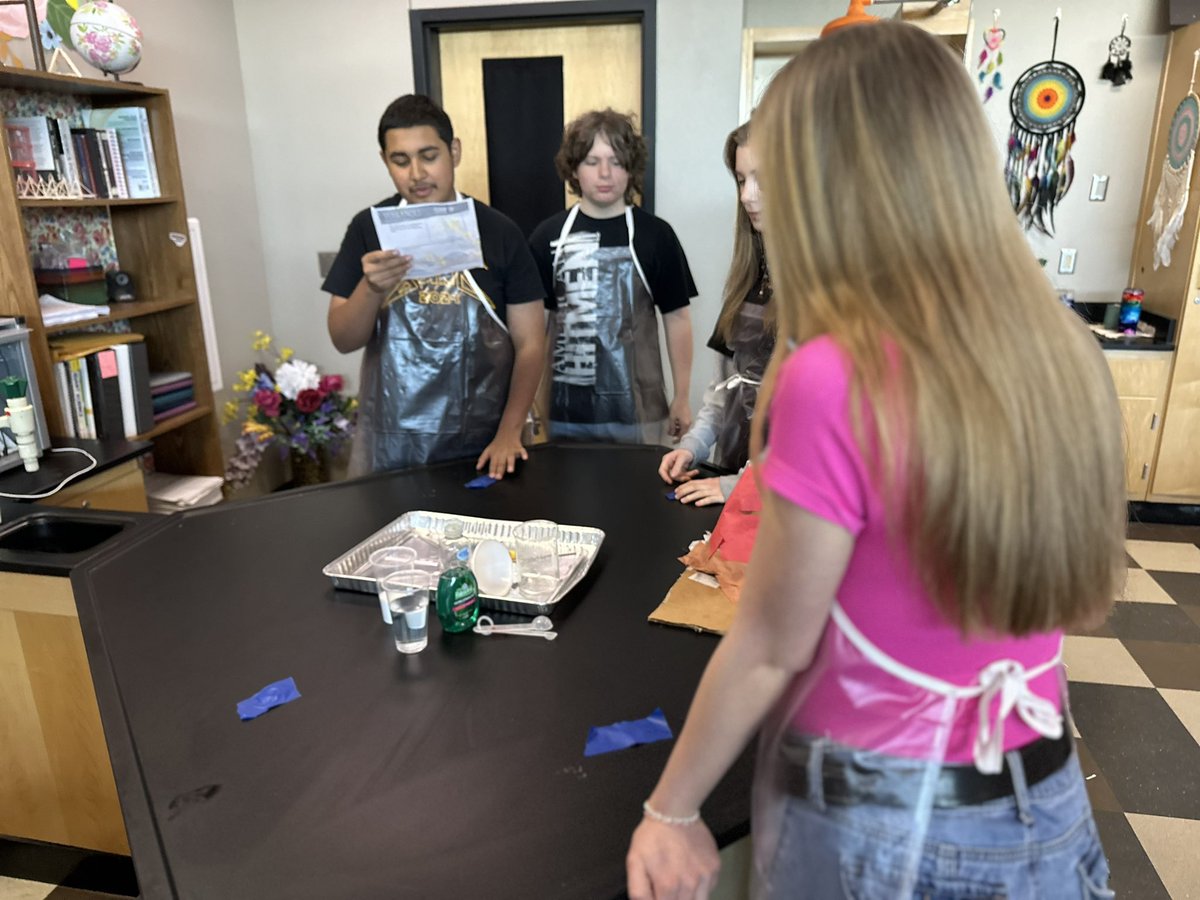 SeminoleJHStx's tweet image. 🌋🌋 eruption time!!! 🌋🌋 #SJHSisTheBest #8Science