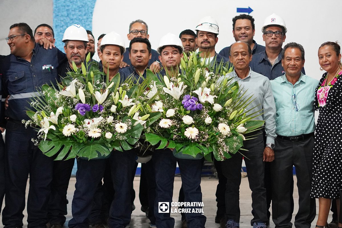 Vivimos este #DíaDeLaSantaCruz con devoción y fe. En Oaxaca y en Puebla honramos la labor de quienes construyen sueños con sus manos con un par de misas. Siempre con el deseo de que nuestros proyectos lleguen a su fin con éxito. #NuestraRefundación