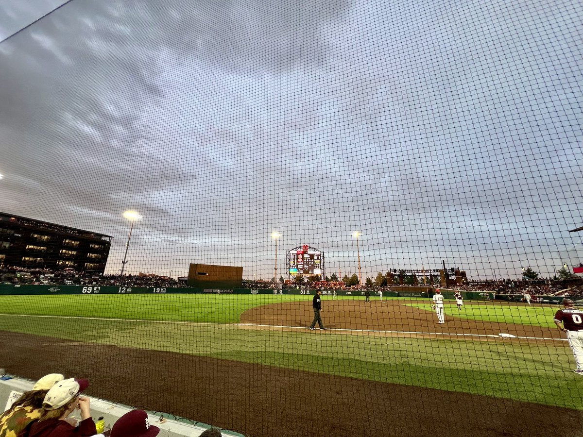 No surprise here … Dudy Noble Field is electric tonight, kicking off a big-time weekend in Starkville! 

⚾️ <a href="/HailStateBB/">Mississippi State Baseball</a>