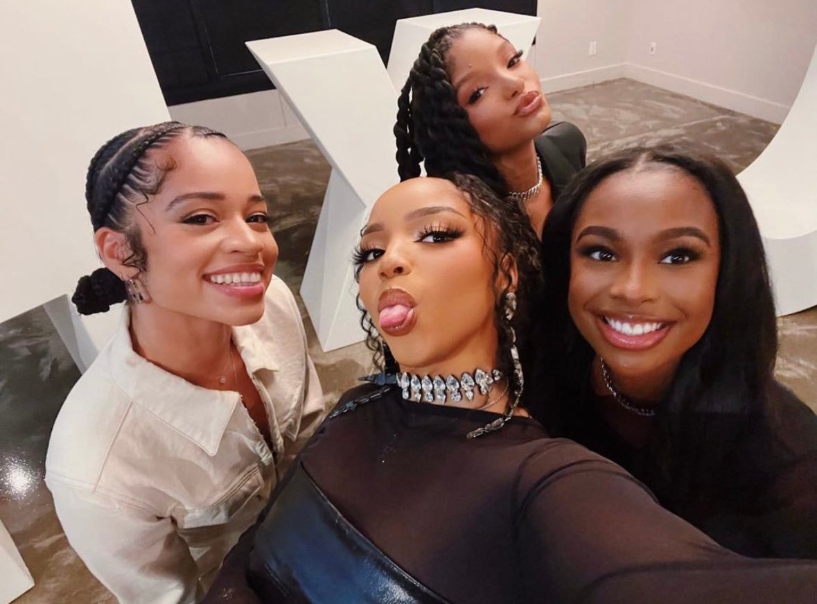 Black Excellence 💜👑 @TheRealCocoJ @ellamai @chloexhalle @ChloeBailey @HalleBailey