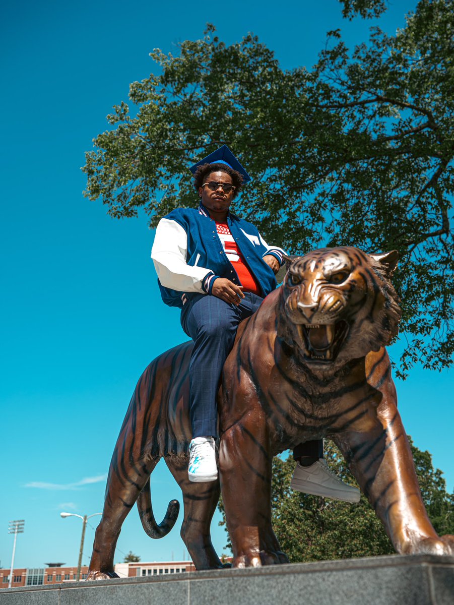 Dear Momma,Everything I do is for you.  Through the pain, the injuries, the losses, the good and the bad, I finally made it Momma! 
I will be graduating from Tennessee State University with a Bachelors degree in Business Management. #LLL❤️