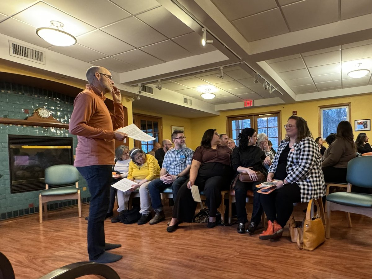 I had an awesome time at the Calgary-Klein NDP AGM last night with my friend @lizettendp and the amazing volunteers! Congrats to the new board members. I’m excited to work together toward winning the next election! 🧡✊ #abndp #abpoli #ableg #TeamSarah