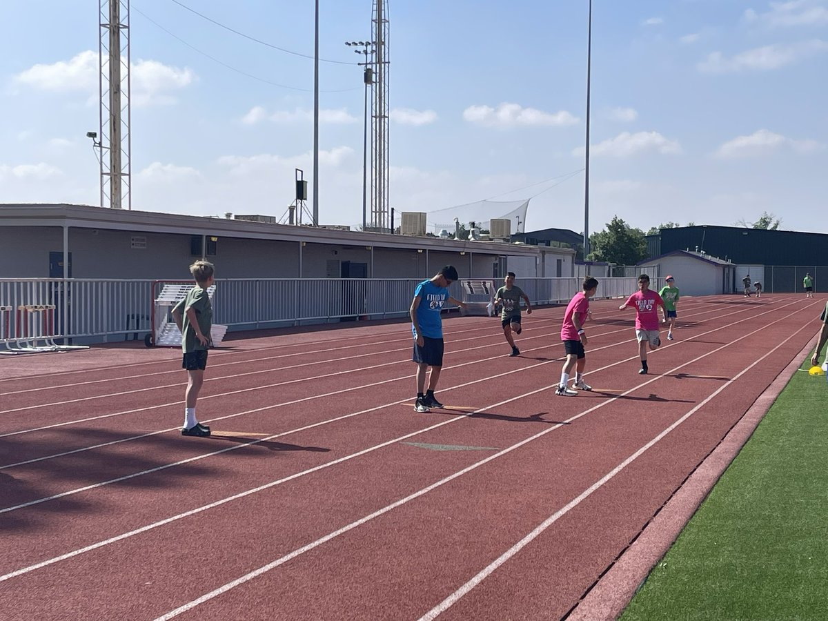 Sixth graders at Fasken and  Scharbauer competed in a track meet/field day today at Memorial Stadium. I hope to see some of these kids in a few years competing at our high schools. @Midland_ISD 
#sofast 
#misdproud 
#PhysEd