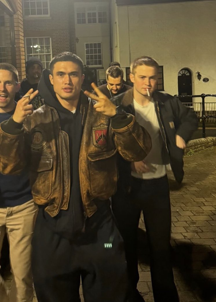 Kit Connor &amp; Charles Melton look handsome in newly shared photo.