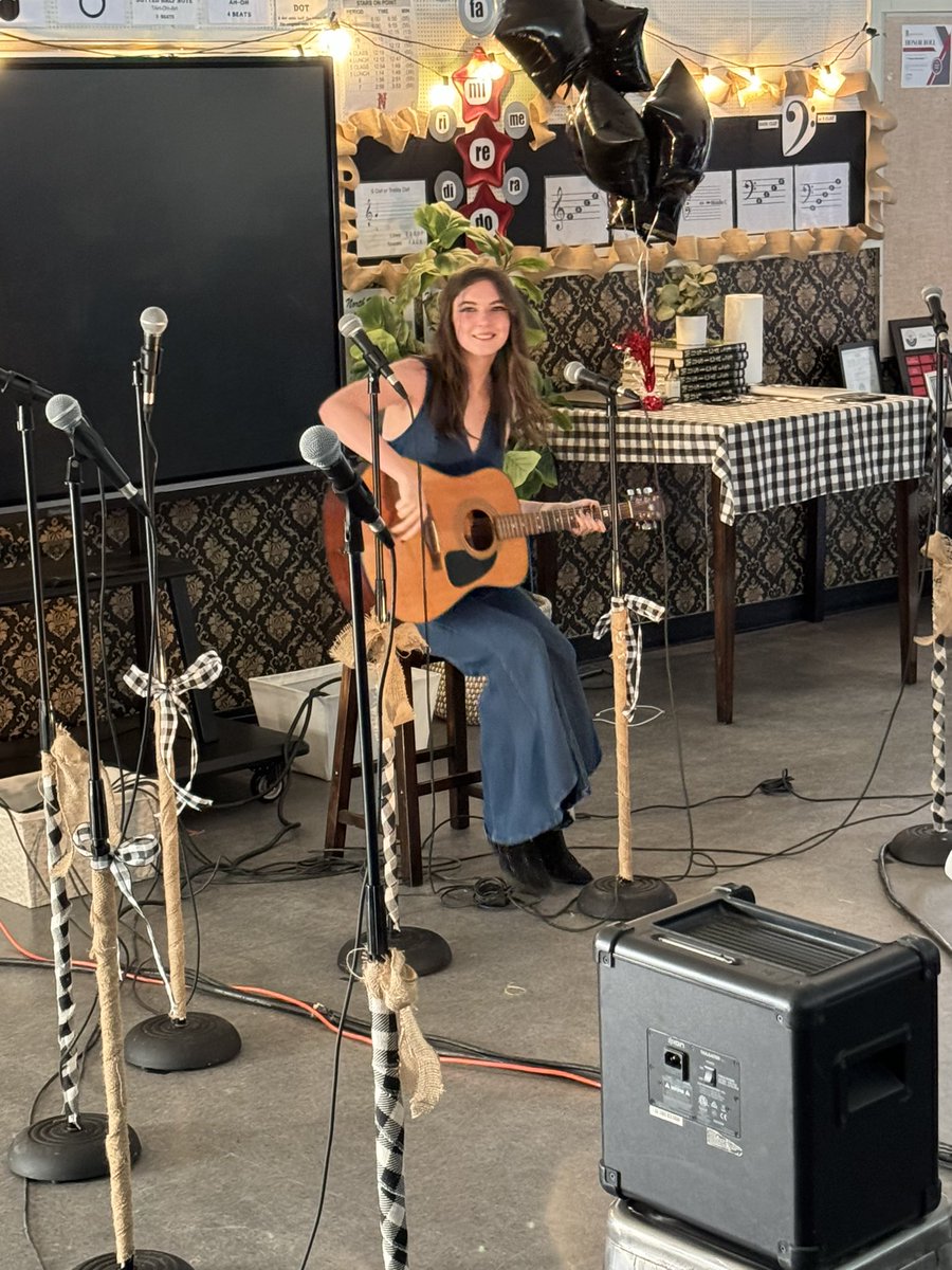 star_choirs's tweet photo. North Star Choirs hosted its annual Coffee House Festival last night at which audiences heard from 30+ student performers! https://t.co/zDmXF3YIoL