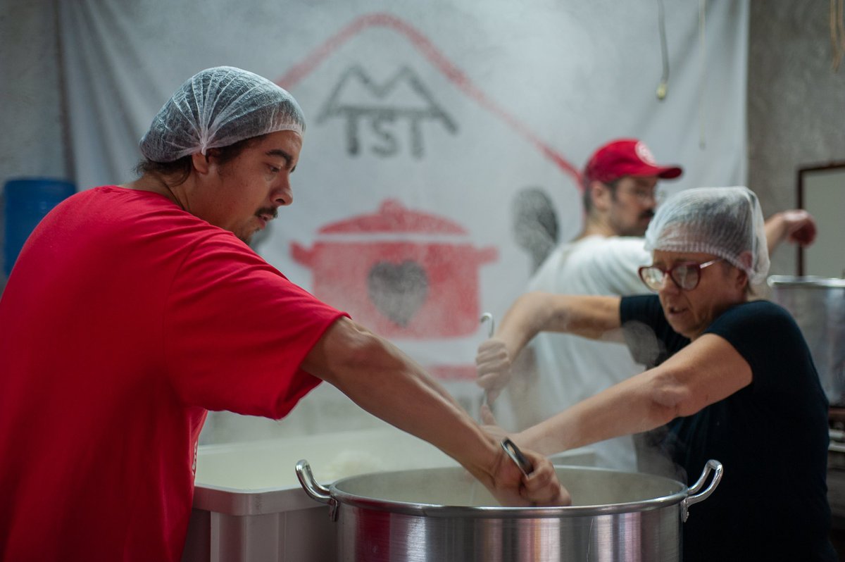 O RIO GRANDE DO SUL PRECISA DA SUA AJUDA

Ajude as Cozinhas Solidárias a levar refeições dignas para as famílias vítimas das enchentes. 

Colabora através do link: apoia.se/enchentesrs