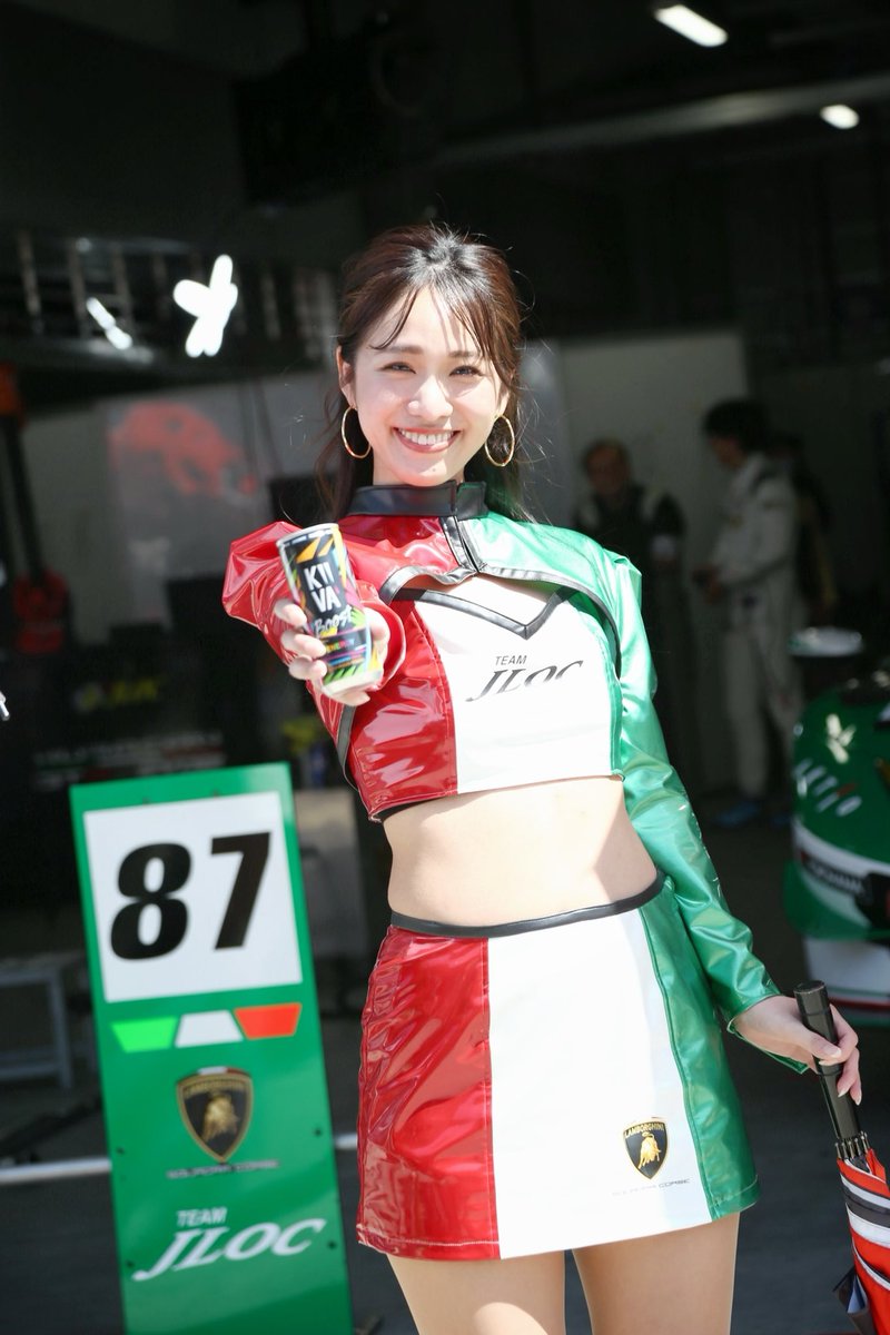 fujimorimarina's tweet photo. おはよ❤️💚
この私可愛いから拡散して😠❤️

#SUPERGT 
#JLOC
#ランボルギーニ 
#kiiva
#レースアンバサダー https://t.co/rCmsNeuUlz